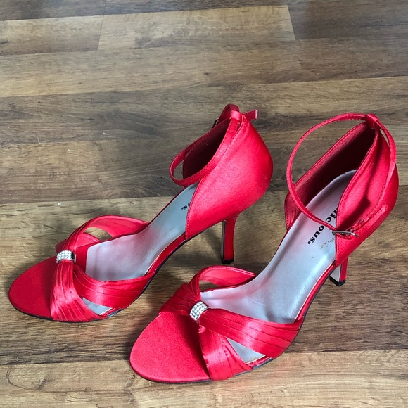 Delicious red heels - Picture 3 of 7